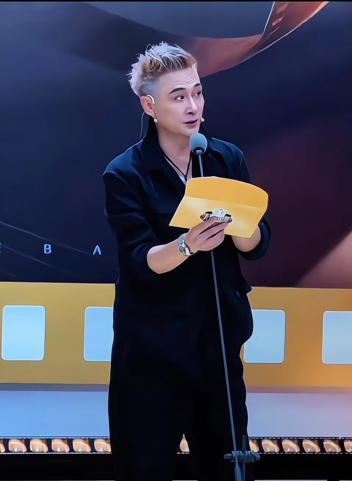 吴镇宇63岁？果然是袁咏仪看上的的人“法拉利老了还是法拉利”的含金量还要上升