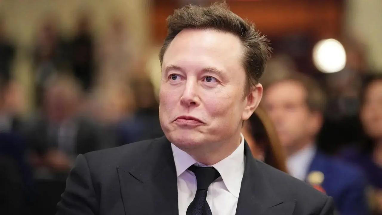 马斯克一句“美国的稀土一点也不稀缺，全世界随便开采，但全世界的稀土却都得运到中