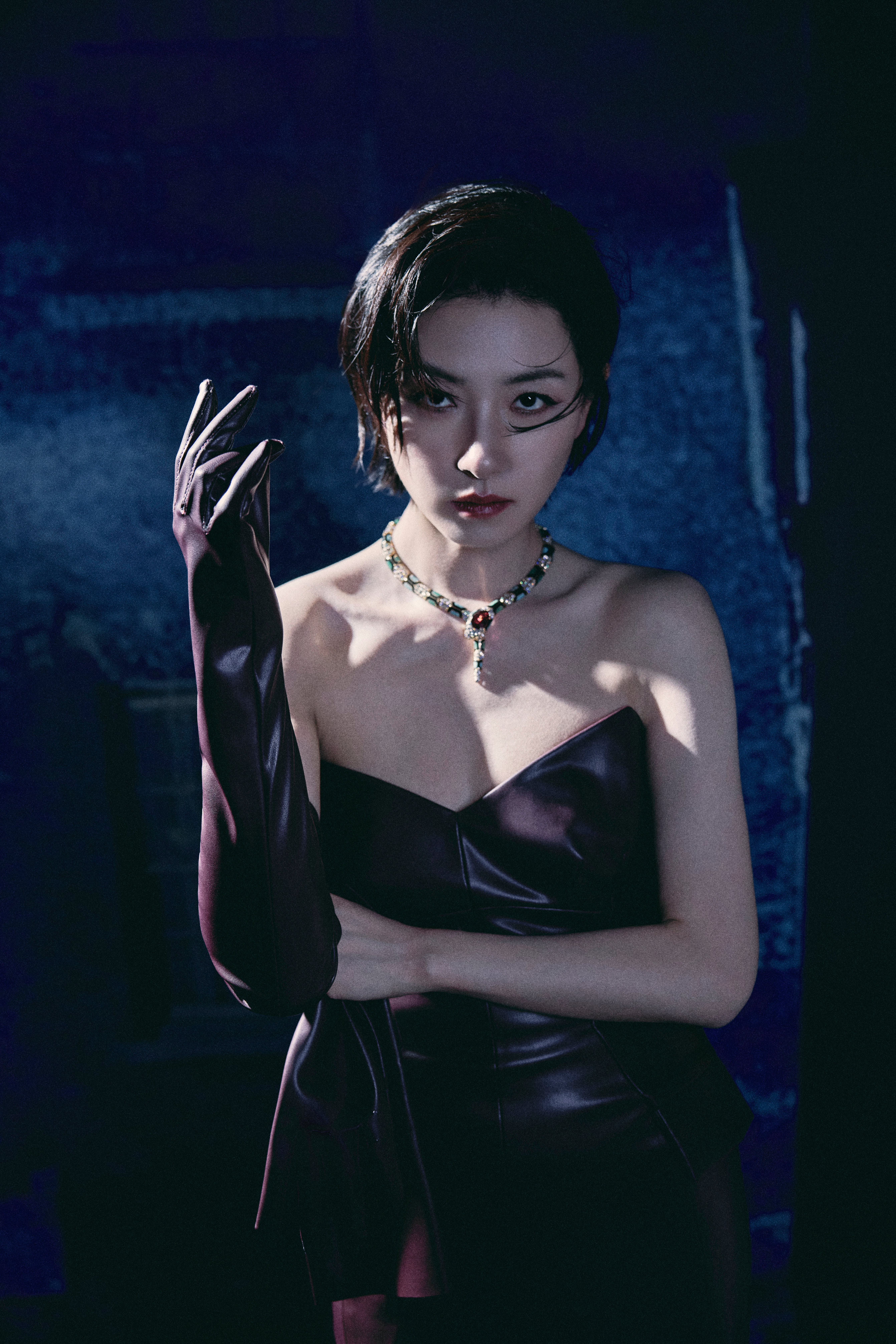 万茜万茜棕红色皮抹胸长裙棕红色长袖攻速手套