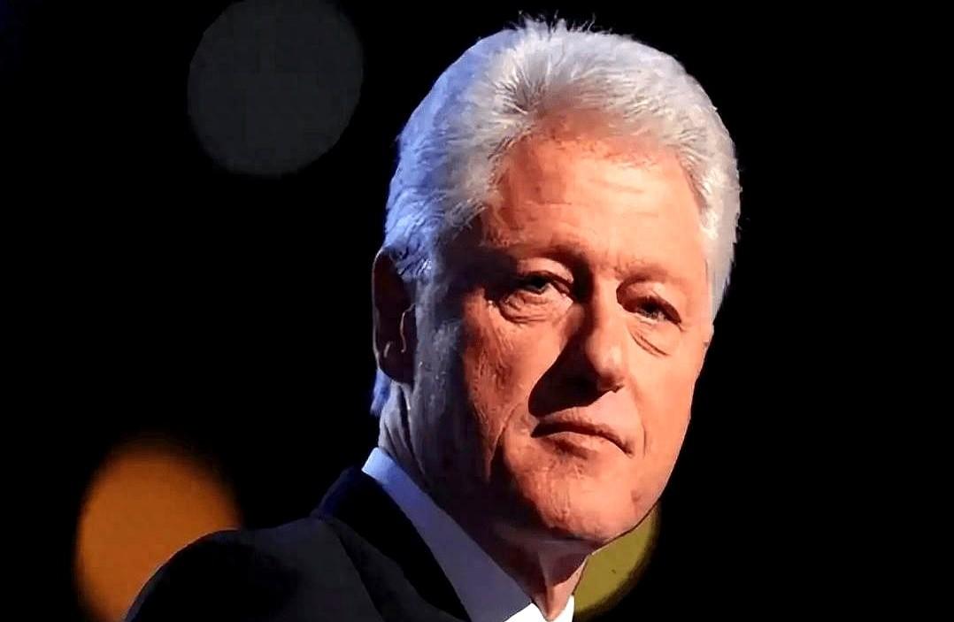 搞半天，那份传说中的“客户名单”，就是一堆涂满黑条的废纸。全世界都伸着脖子等一