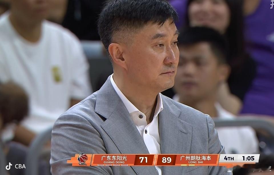 加上之前常规赛输球，广东队目前已经是四连败了，队员都快忘记赢球是什么感觉了吧，而