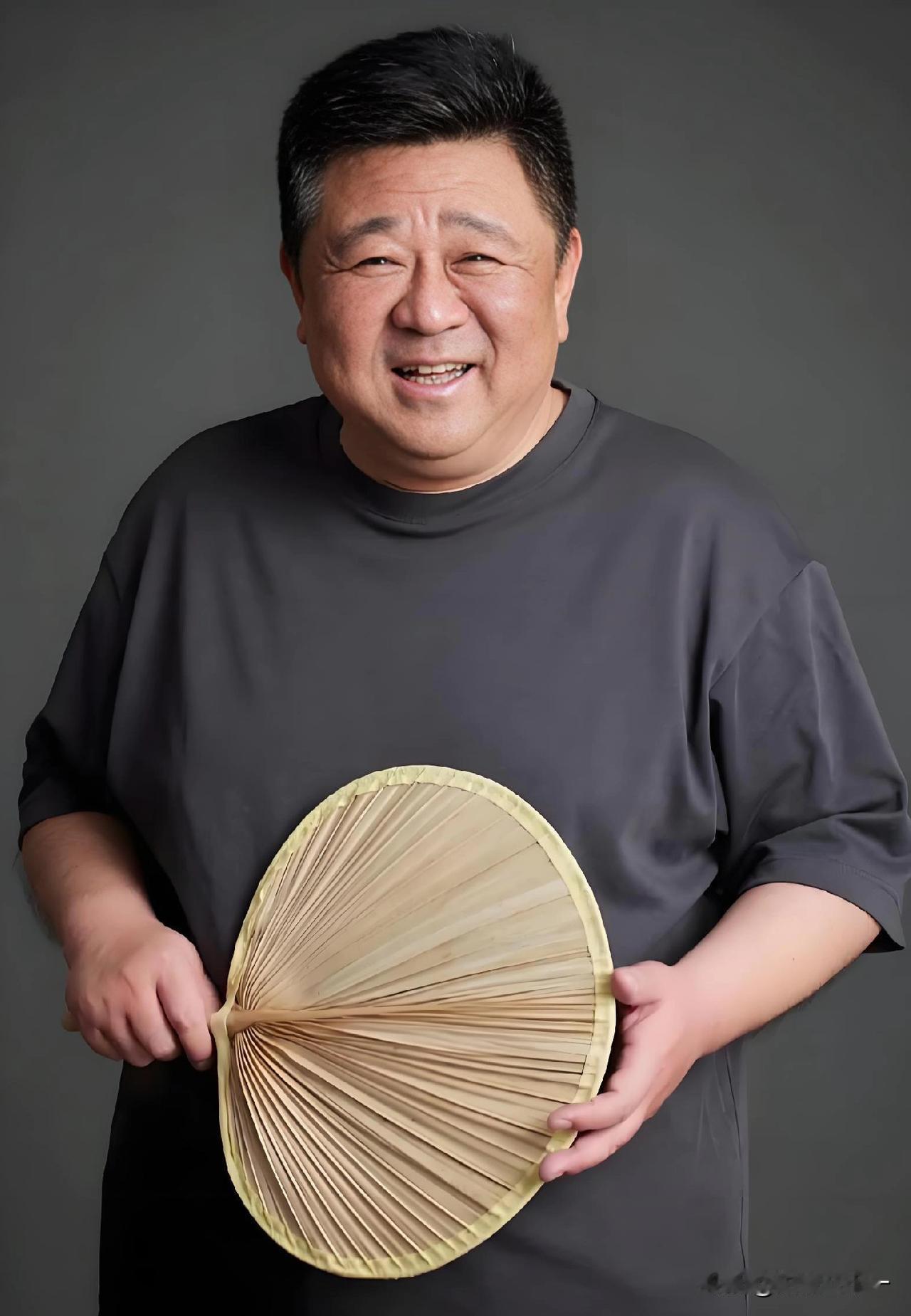 不愧是演过狄仁杰的人，就《大生意人》中的瑞麟一出场，就立马叫人感觉到什么