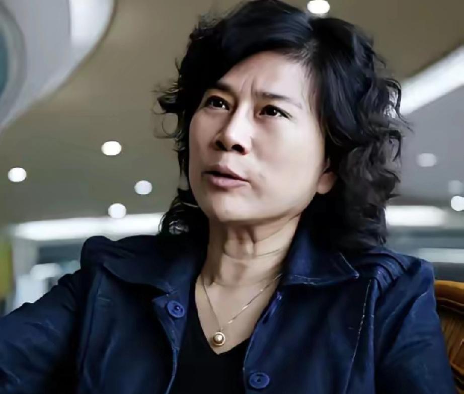 2015年，魏银仓用手段把董明珠耍得团团转，并成功骗取26亿，之后又麻利地逃往美