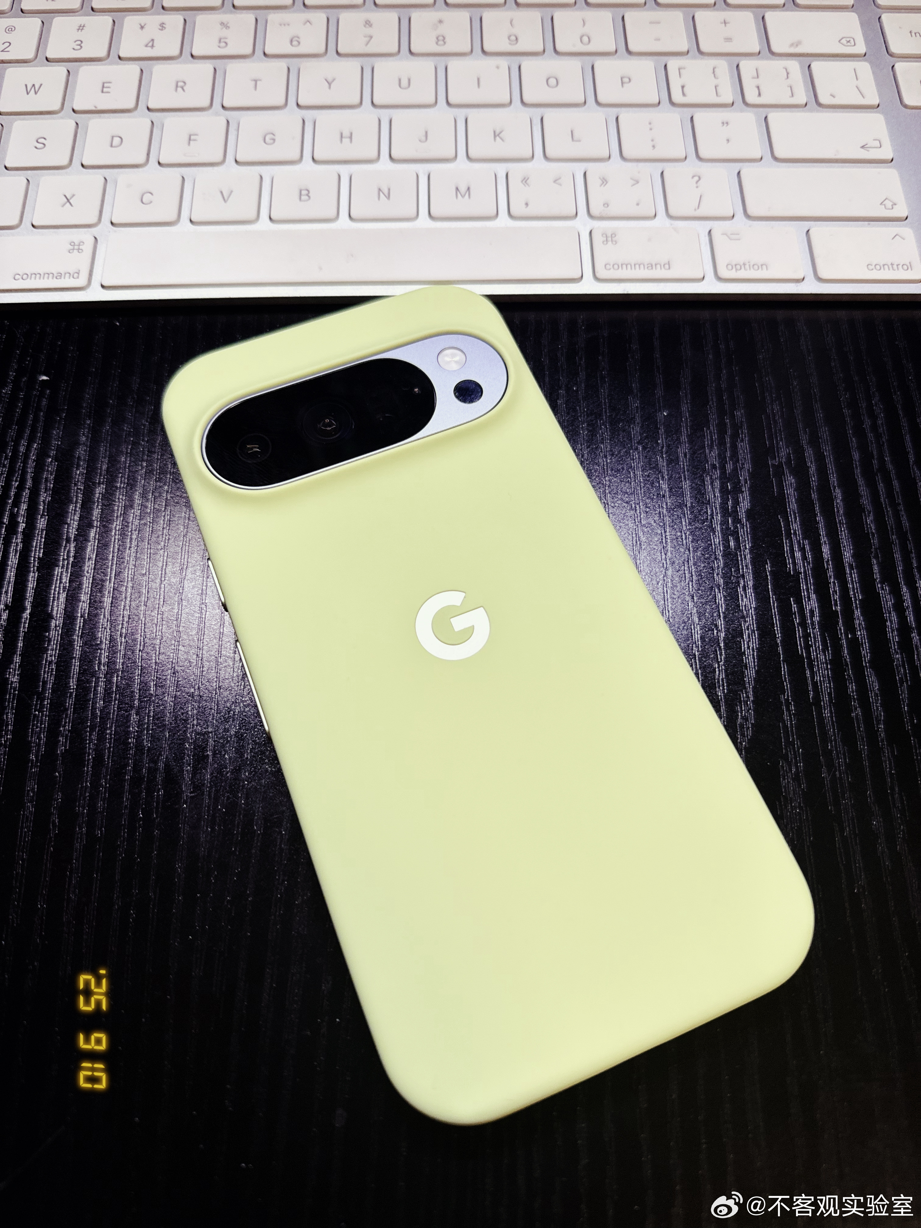今年Pixel10Pro的这个保护壳是颜色最好看的。​​​