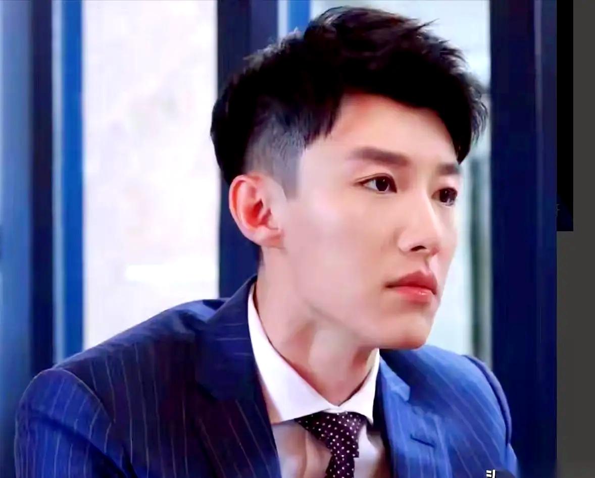 演员代旭，有个泰山级的岳父。北京人艺的国家一级演员，人脉铺到什么地步，圈里人都懂