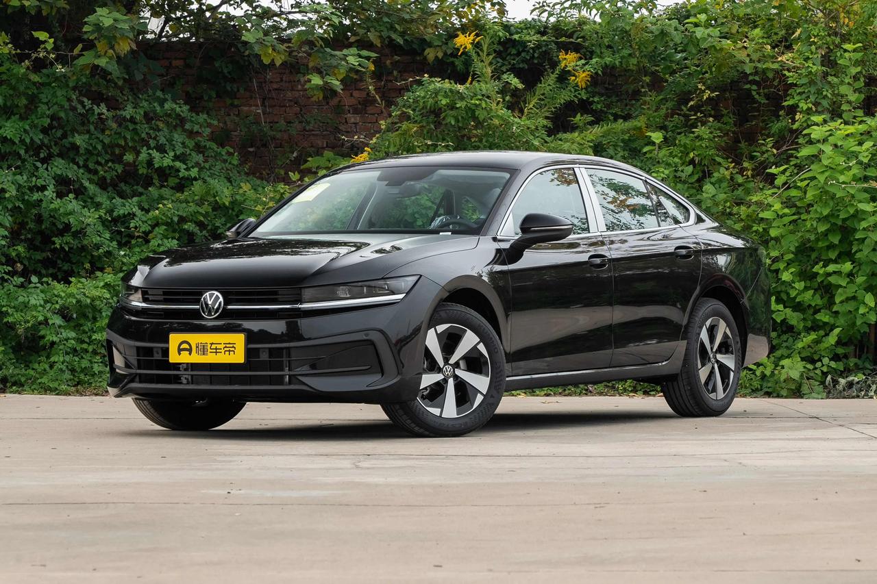 迈腾和雅阁的空间动力好难选啊？迈腾和雅阁都是属于中级车，迈腾的车长为4990