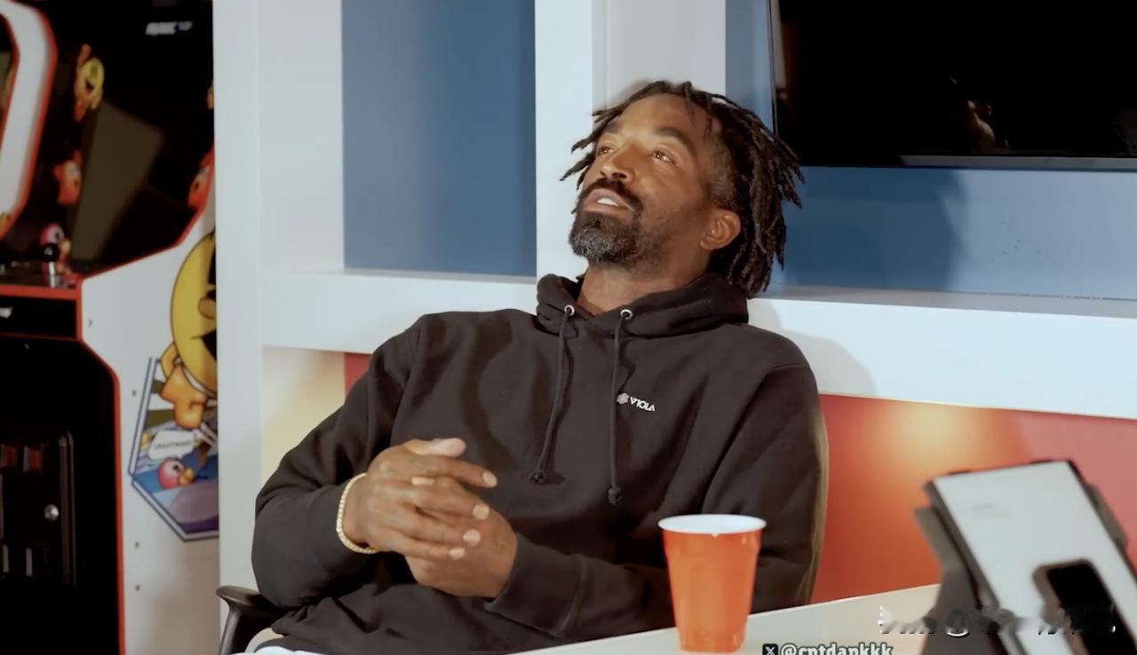 JR-史密斯说自己还是NBA新秀时，防守科比仅仅9秒钟就被换下了。事情是这样的