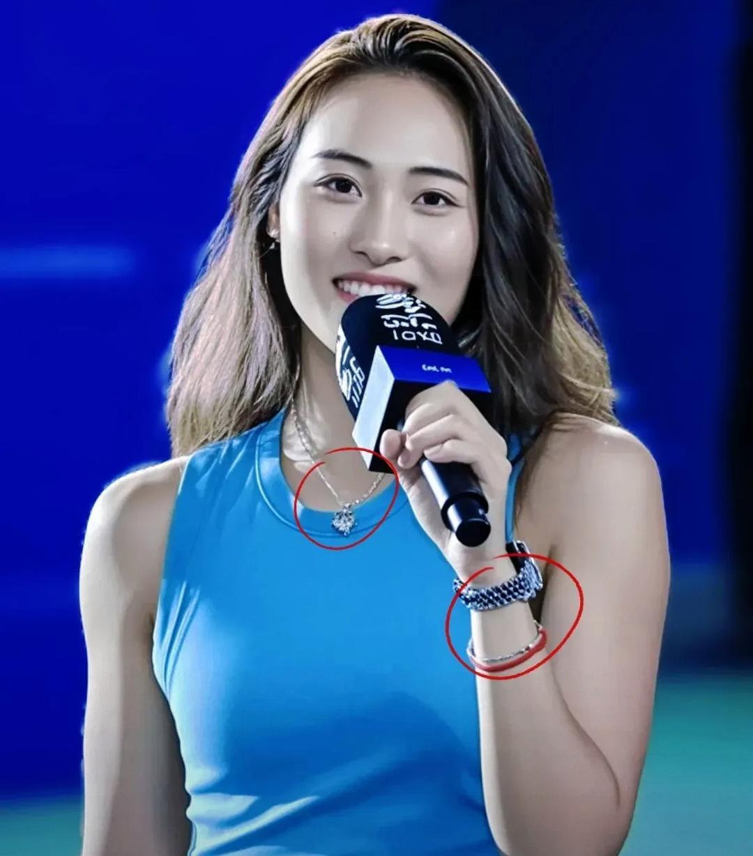郑钦文不会结婚了原因很简单不是她痴迷运动，也不是她长的不好看秘密藏在她和张