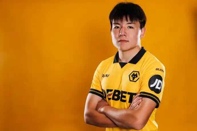 北青: 徐彬参加巴恩斯利一线队训练, 英甲亮相只差一步