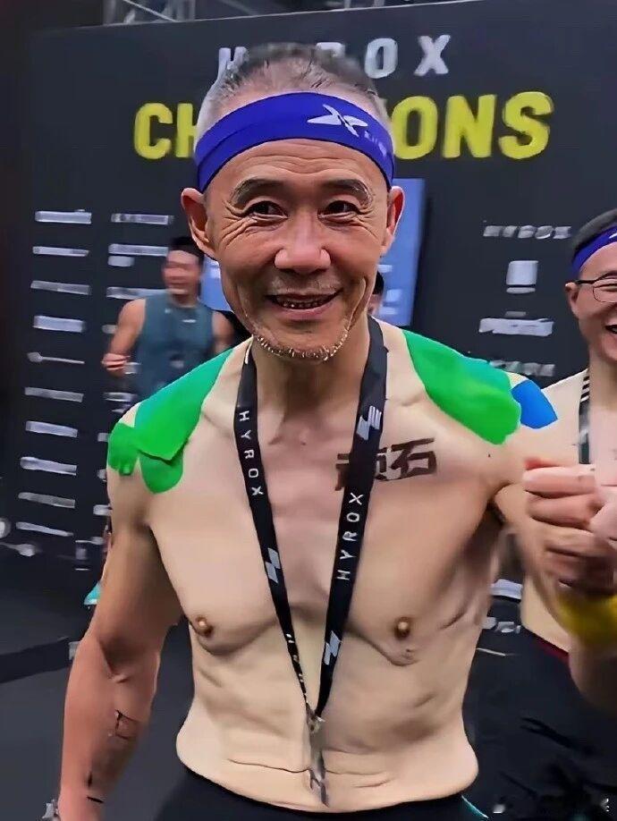 不科学啊。王石75岁的皮肤状态怎么会这么松弛？而且王石还常年健身图：8月中旬，
