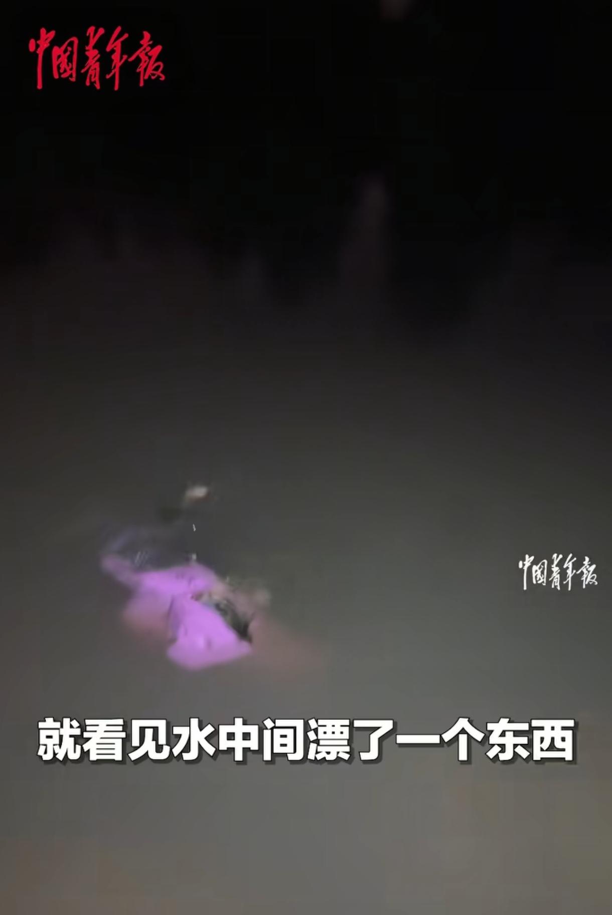 河南邓州，两个年轻小伙“夜钓”时，突然听到远处飘来了隐约的哭声，吓得二人心里发毛