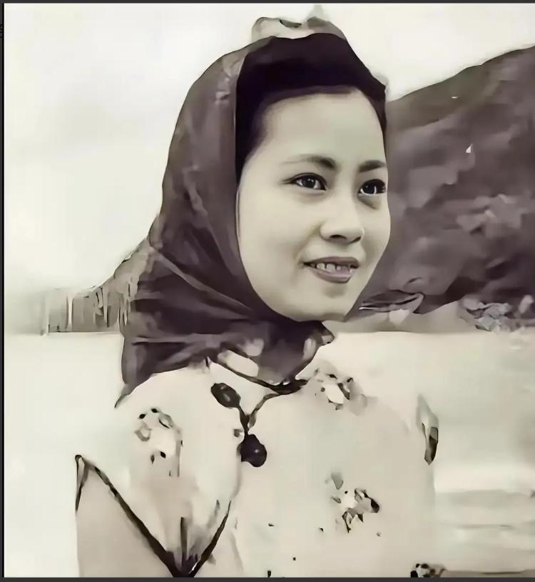 1943年，东江纵队19岁女情报员被叛徒出卖，生死关头，她选择跳江。谁知，跳江前