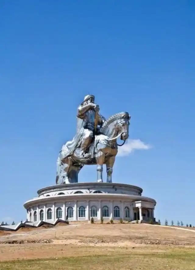 苏联为什么非要让外蒙古独立，而不是直接并入自己的版图？外蒙古脱离中国有两个主要原