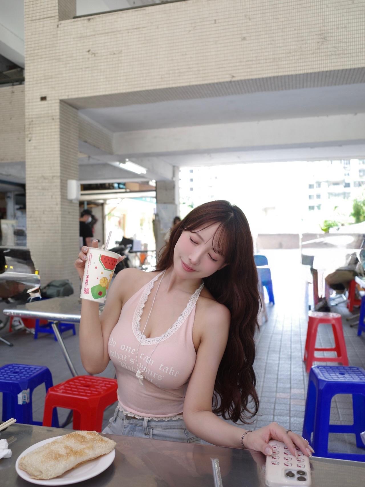 晒图笔记大赛夏日甜饮与美食相伴，轻松享受美好时光！🍹🍔🌞