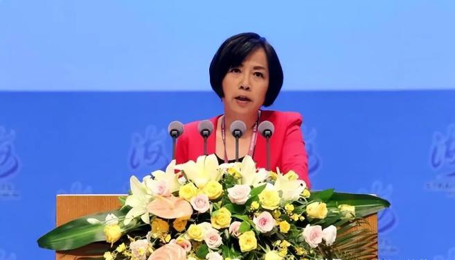 黄智贤喊了这么多年"统一"，最后大陆自己把她请出局了。不是因为她说错了什么，而是