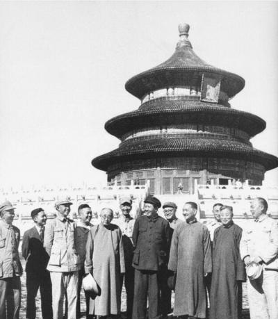 1949年9月，原大清官员陪毛主席在天坛游玩，突然，毛主席问其中一位：“