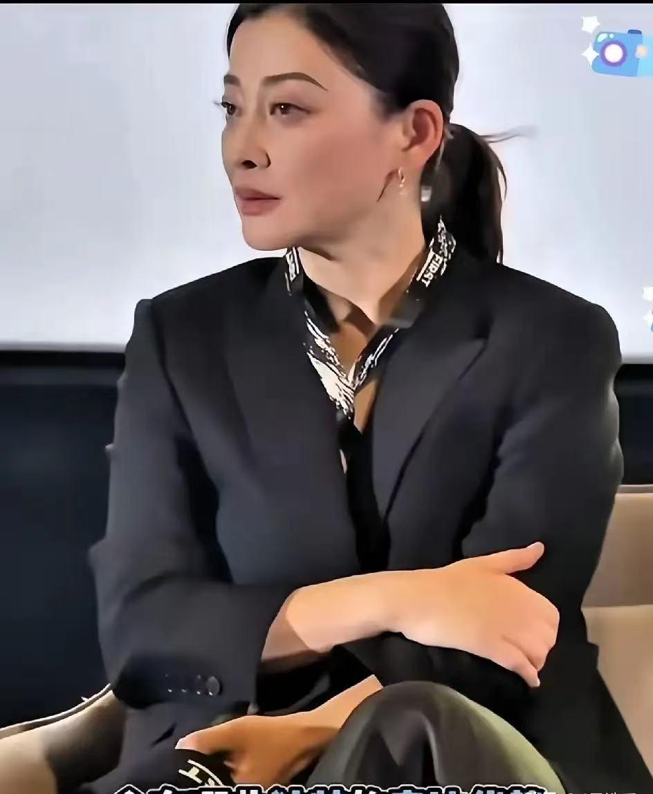 不得不说梅婷这件事儿，问题真的很大。明眼人都能看得出来,梅婷一句“没听懂