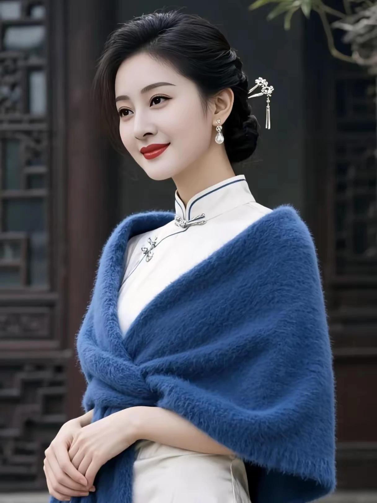 旗袍雅韵，披肩典雅。国风古韵，文化传承。沉鱼落雁，闭月羞花。千种风情，万