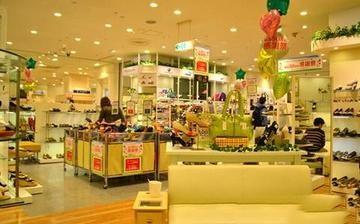 今天和几位做实体店生意的朋友聊天，他们说5月份以后，生意会更加艰难。为什么会有这