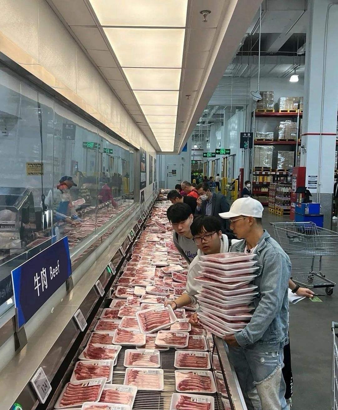 刘畊宏在山姆囤肉都是几十盒几十盒搬的[笑着哭]​​​