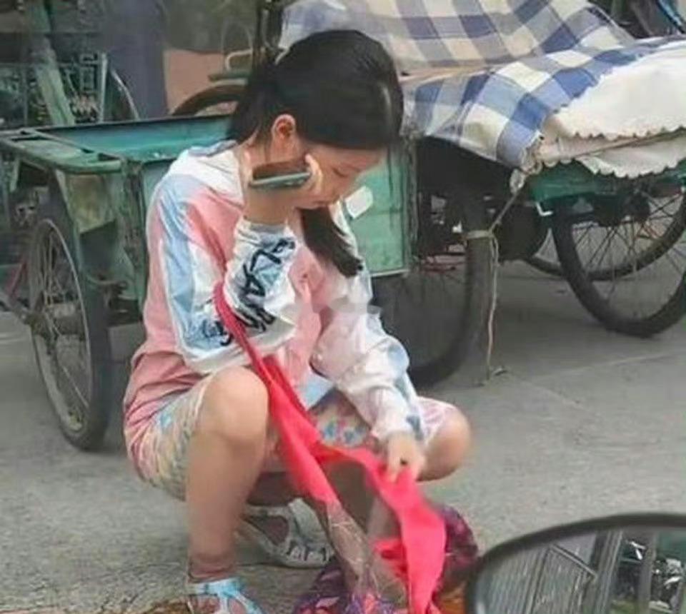 这下好了，回家应该少不了妈妈一顿打​​​