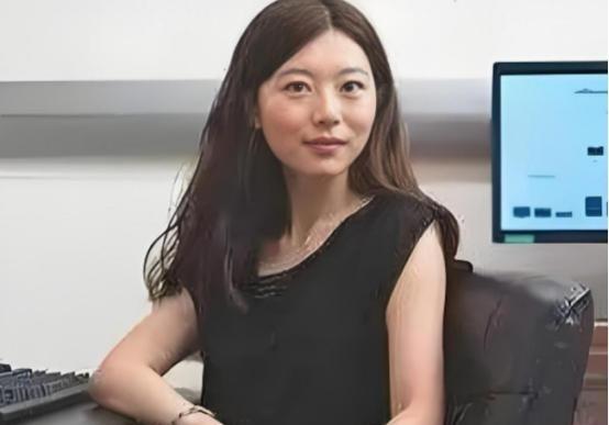 “我宁愿在美国住下水道，翻垃圾！也不回中国！”谁能想到，说出这句话的人，竟然是满
