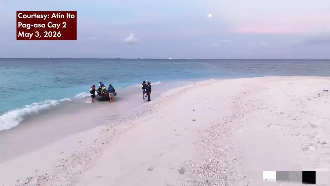 5月3日清晨，菲律宾5名人员趁着黎明的小艇登上中国南沙群岛铁线礁，无视警告劝阻，