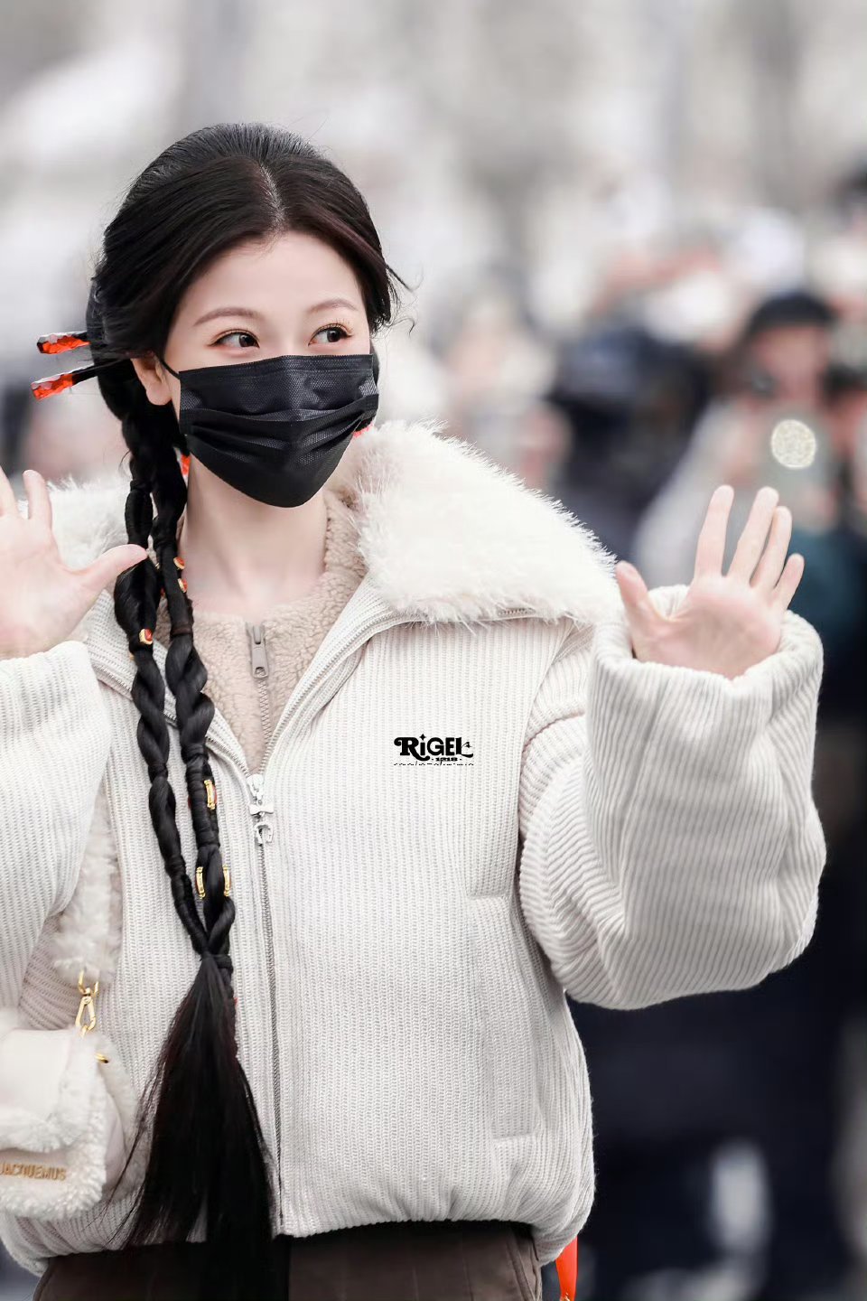 虞书欣这个萌呀，好喜欢这个造型，今天是焦糖玛奇朵宝宝呀～