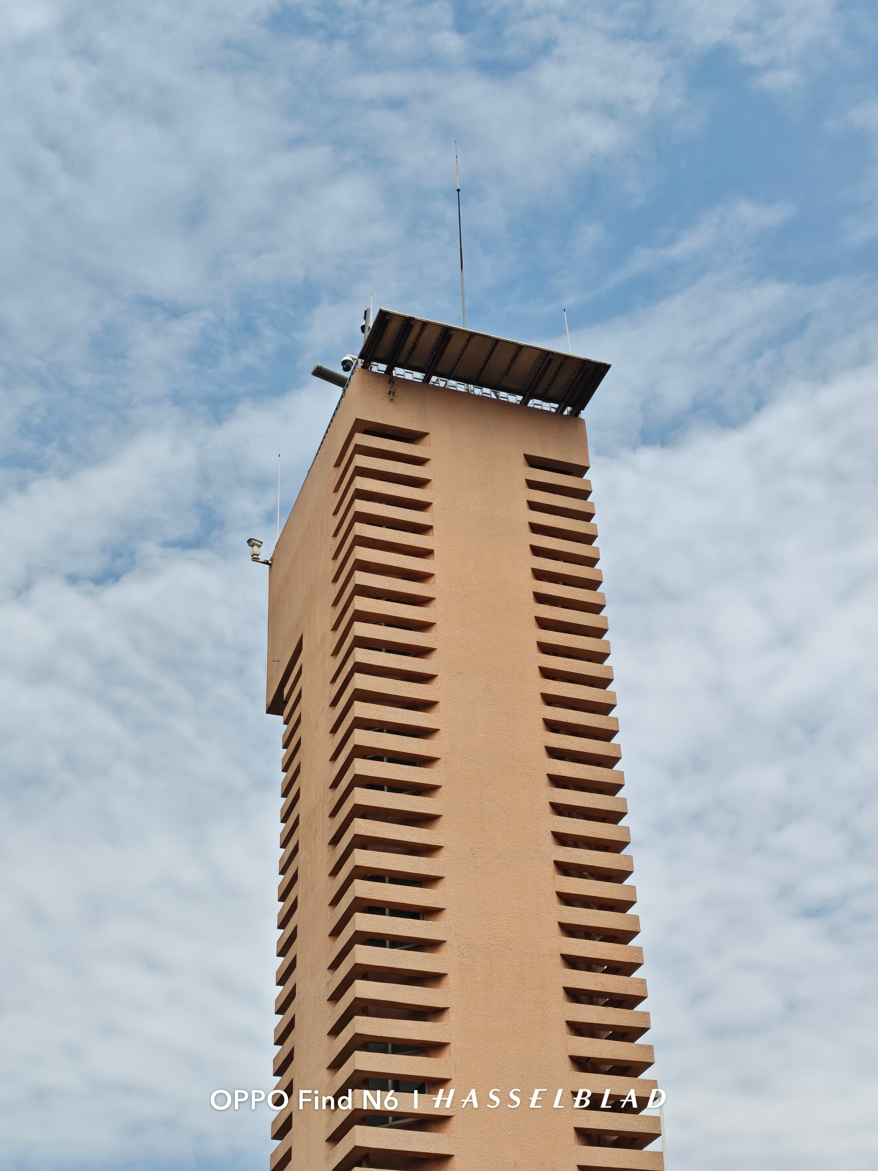 分别是OPPOFindN6、荣耀MagicV6、iPhone17Pro