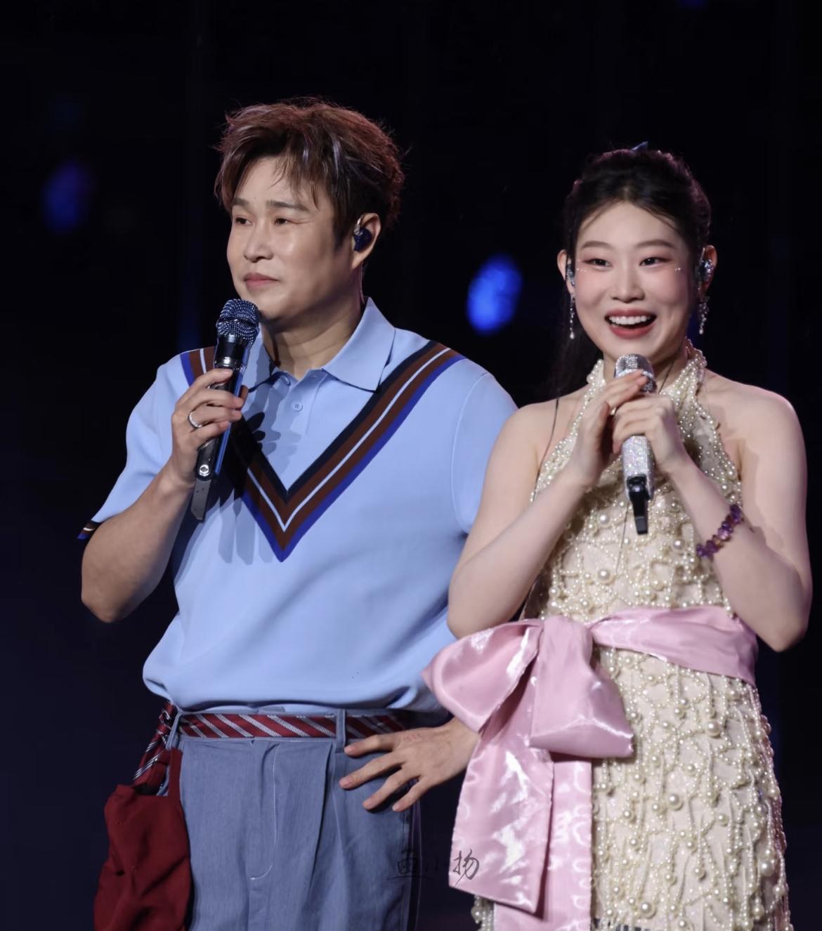 我问学音乐的表妹，沈佳润为啥这么执着唱韩语歌？只见表妹冷不丁的说了一句，还不