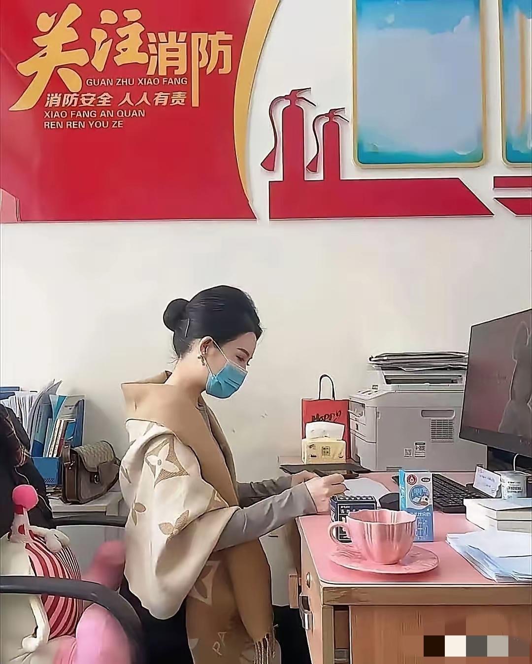 大家发现了没，体制内办公室的女生，总给人一种“不一样”的气质，看着挺“高大上”，
