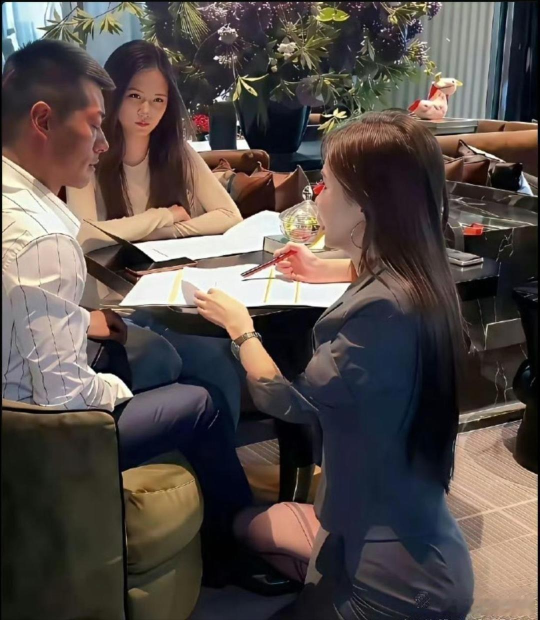 这个眼神男人已经死了800次了，我敢保证这单肯定签不了​​​