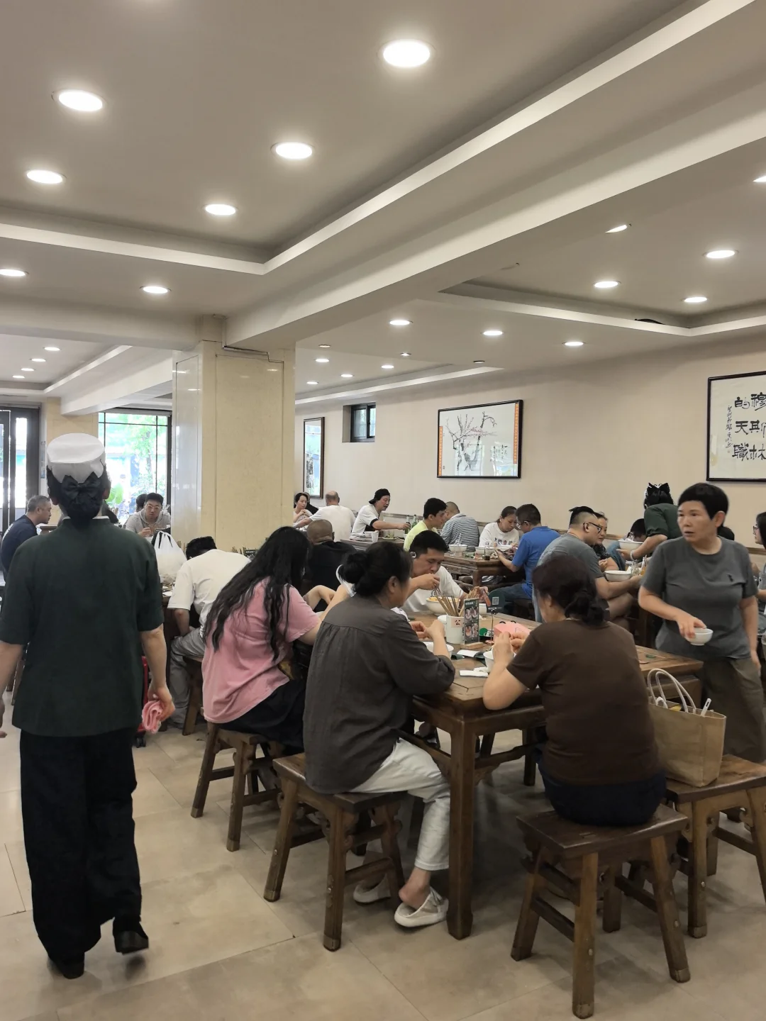 这家泡馍竟然全都是本地人。。。。
