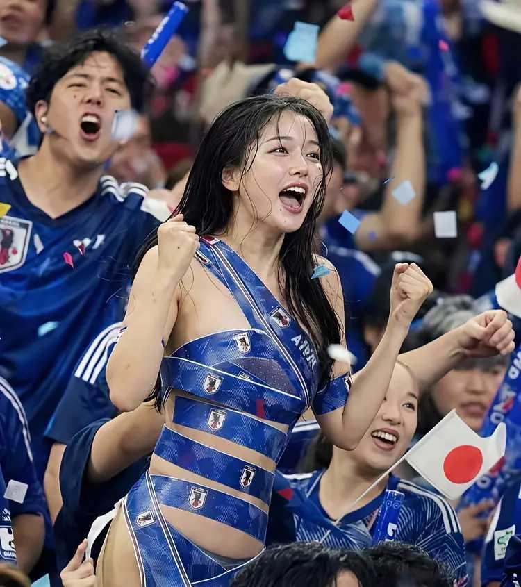 世界杯上日本女球迷。她们真放得开！