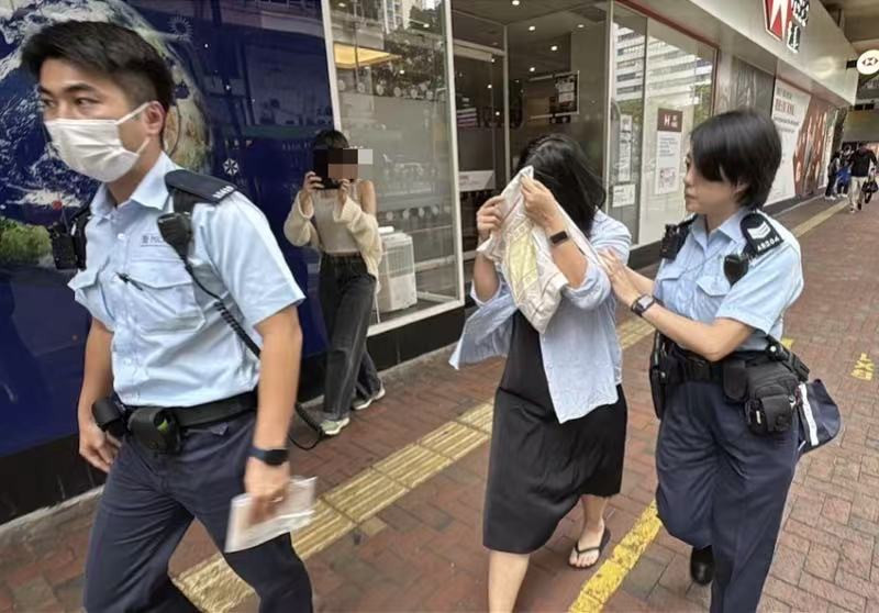 #36岁内地女子香港银行用假钞被拘捕#【36岁内地女子在香港一家银行用假钞被拘捕