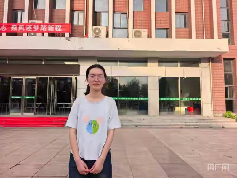 河南699分考生报考医学，结果引发了一批医生博主劝改专业！河南考生韩雅平在这次