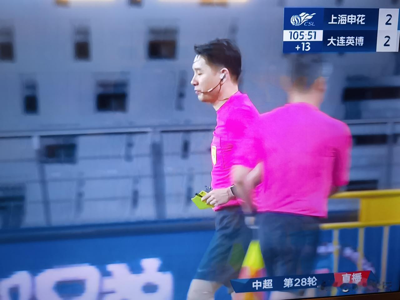 足协要重罚?青岛西海岸与成都蓉城的比赛结束后,两队队员在赛后互相握手