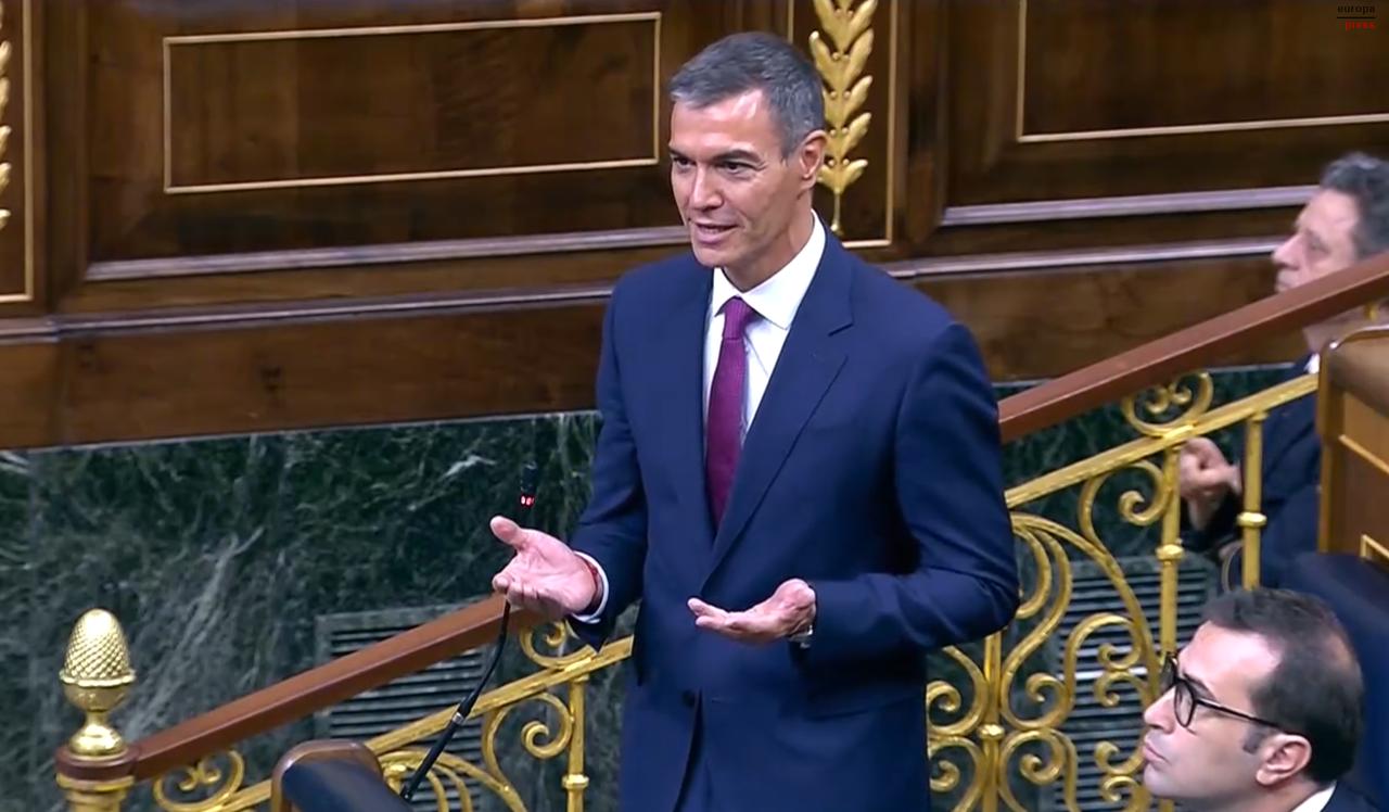 “我可能是一条狗，但不像你，我没有主人。”西班牙国会周三上演了近年来最火爆的一幕