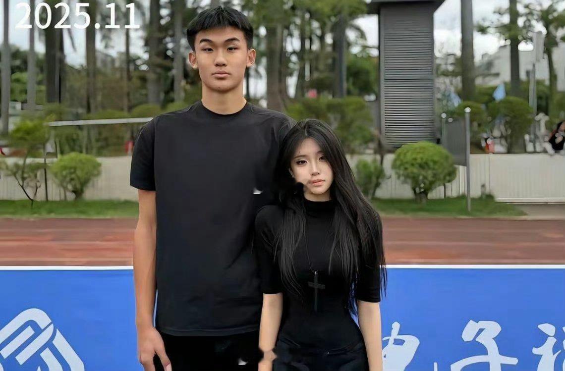 从高中到大学，女朋友渐渐成为了自己攀不上的样子，美成女明星。