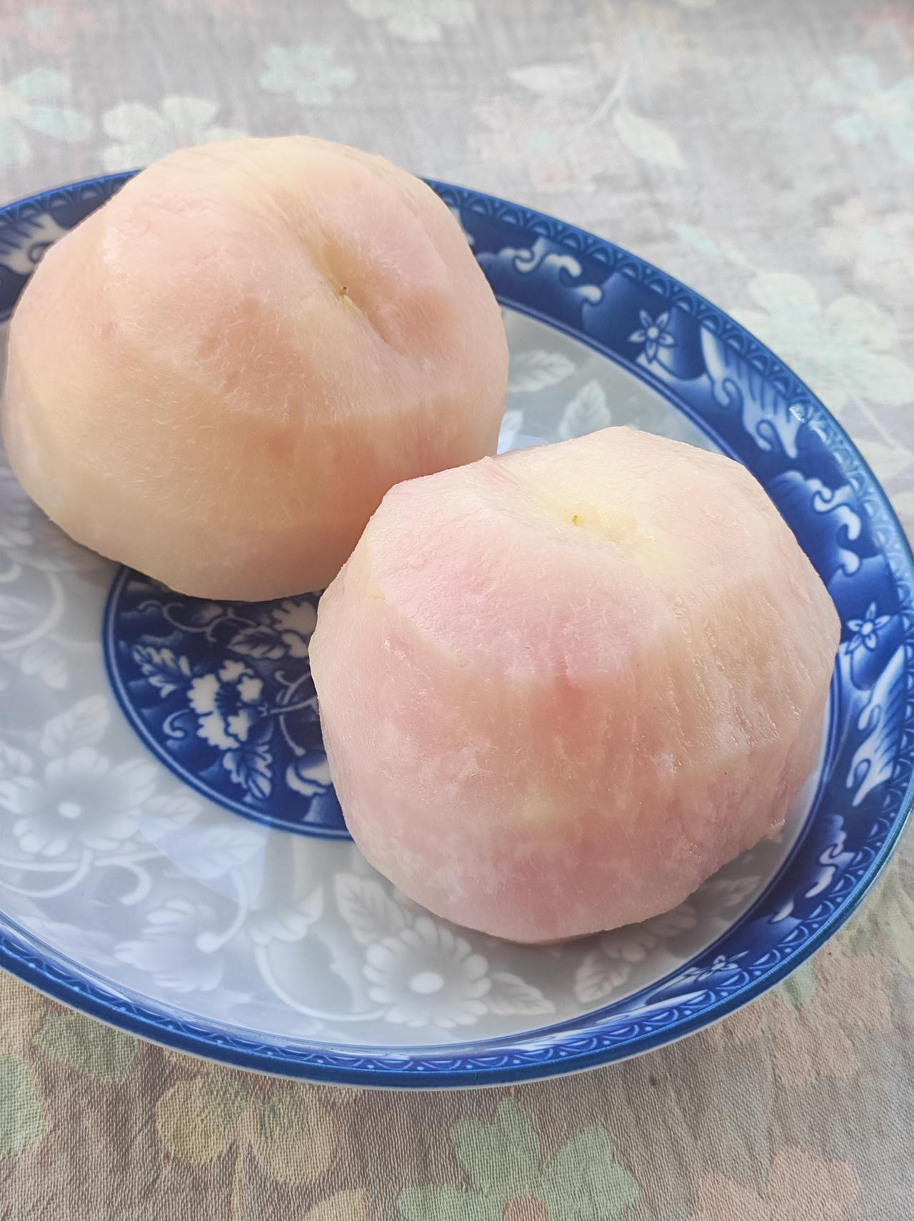 蒸桃子每天早起就开始蒸东西，能蒸的东西很多:玉米，南瓜，红薯，芋头，土豆