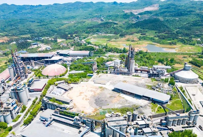 美国能不能生产稀土？答案是肯定的，但很多外国企业都不愿意和美国一起生产稀土，因为