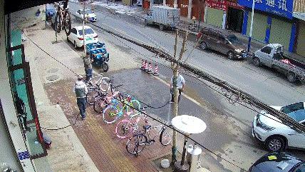 都是暴脾气