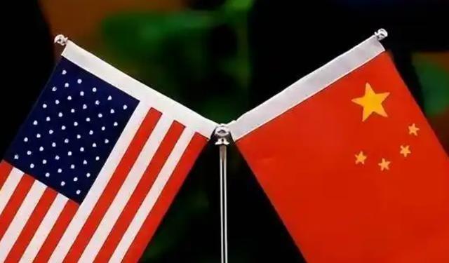 为啥美国现在死咬中国不放，美国经济学家说出大实话，中国根本不是敌人，而是中国的成