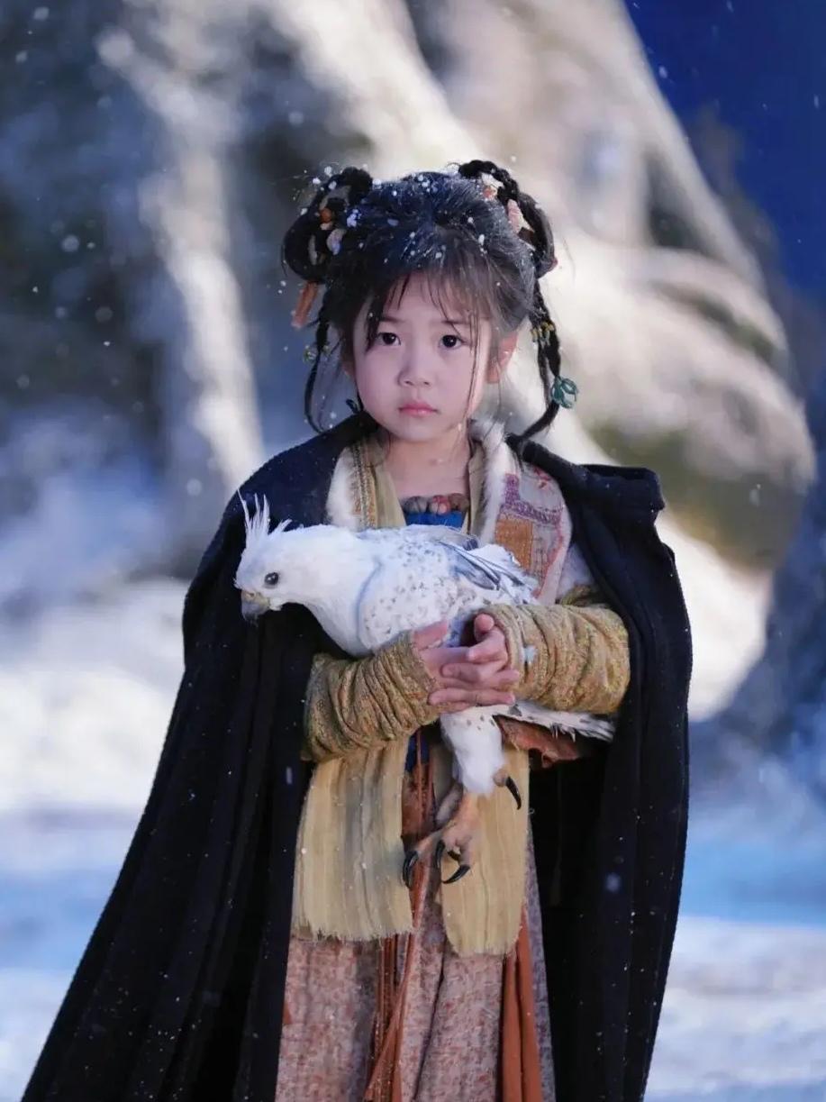 《逐玉》里的7岁“宁娘”，可别小看她，已是多部剧的小配角近期热播的《逐玉》，