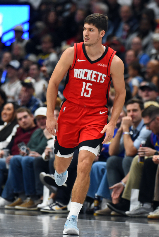 你们都夸谢泼德，我也说点风凉话阿门伊森小贾保证了火箭的下线，小谢和申京决定火