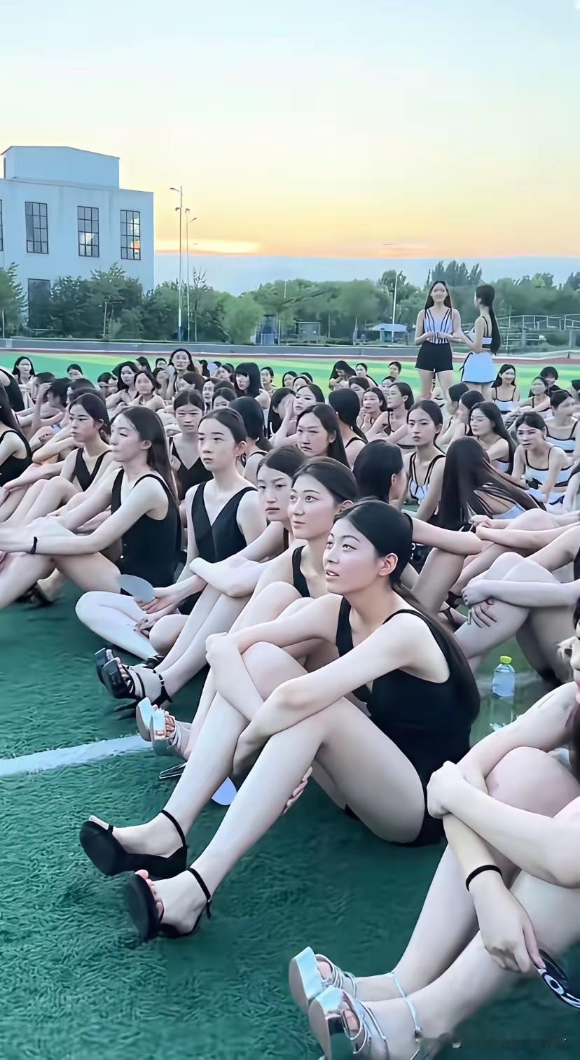 我敢打赌，这个学校的男生肯定不会缺女朋友，不接受反驳！