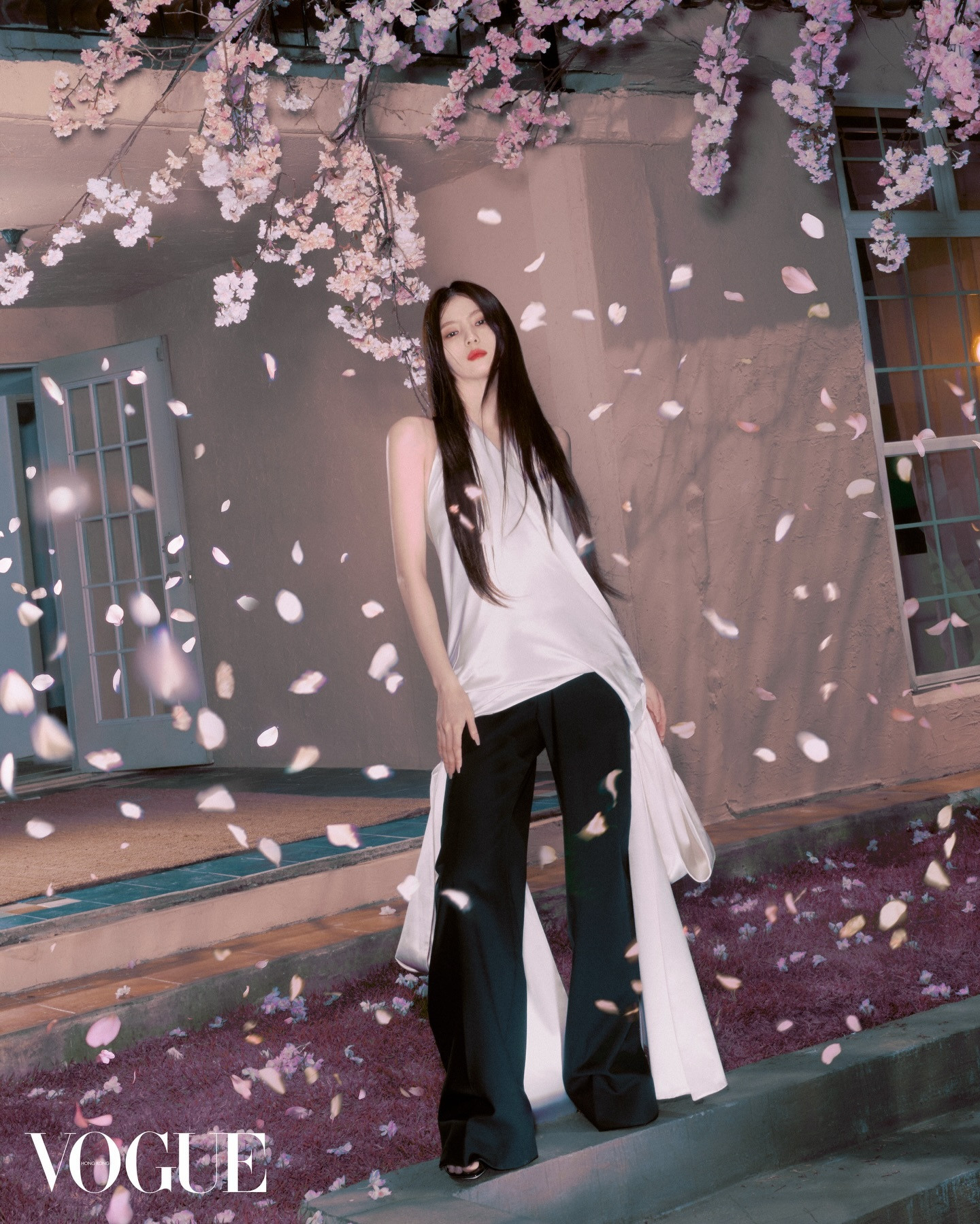 韩素希xDior苏西姐这组落英缤纷的美丽大片被中国香港版VOGUERepr