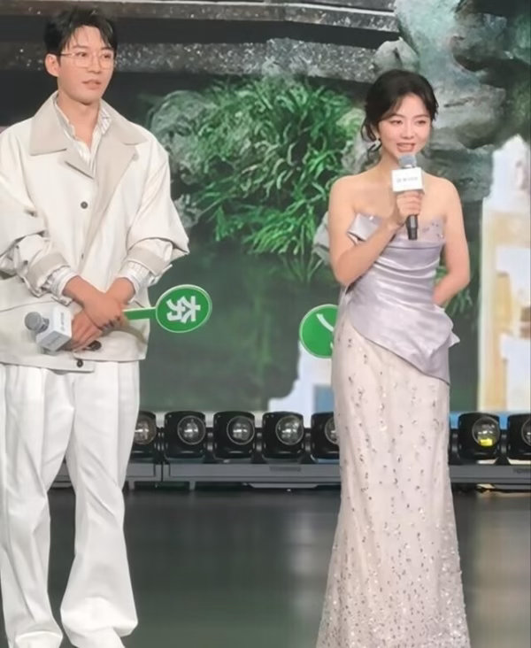 终于看到刘学义与谭松韵来宣传《兰香如故》了。谭松韵说对了，我们这部剧可是期待已久