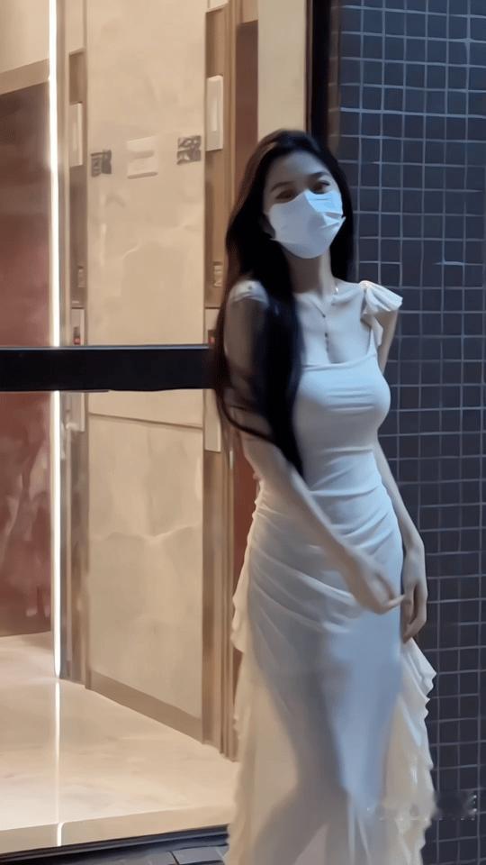 戴上口罩也算是美女吧？