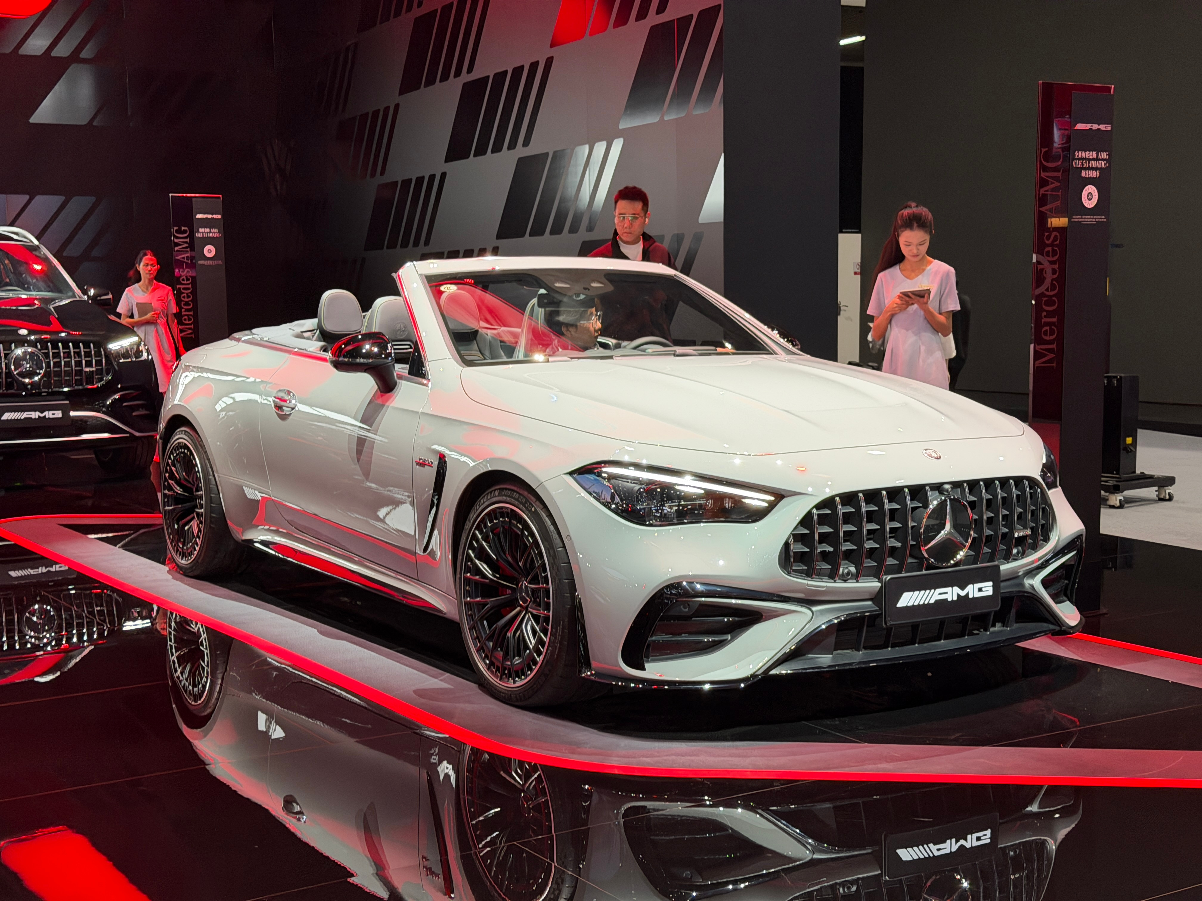 广州车展上的星辉舰队，CLE53我是真喜欢，敞篷的感觉也很对。图2E300这套